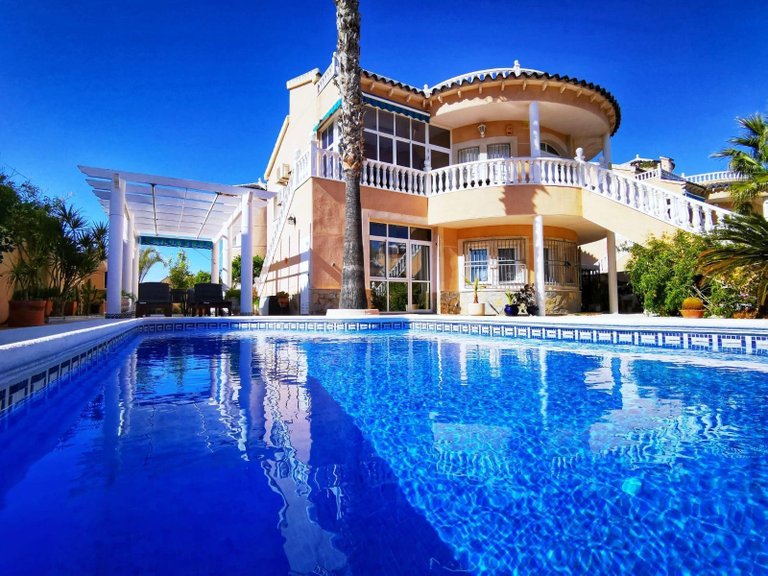 Villa for Sale in Orihuela Costa, Alicante 2