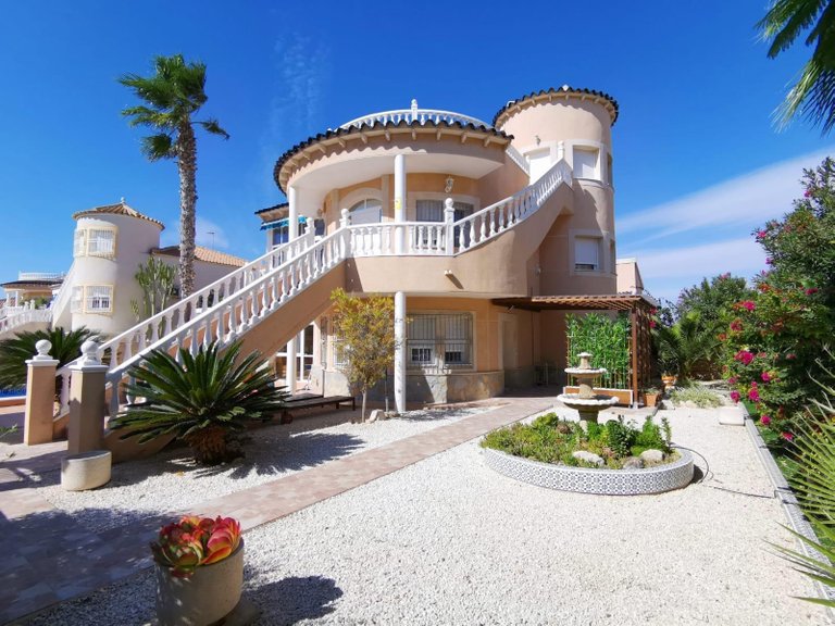 Villa for Sale in Orihuela Costa, Alicante 3