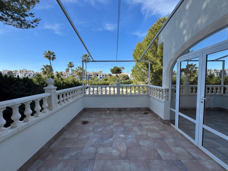 Villa for Sale in Cabo Roig, Alicante 10