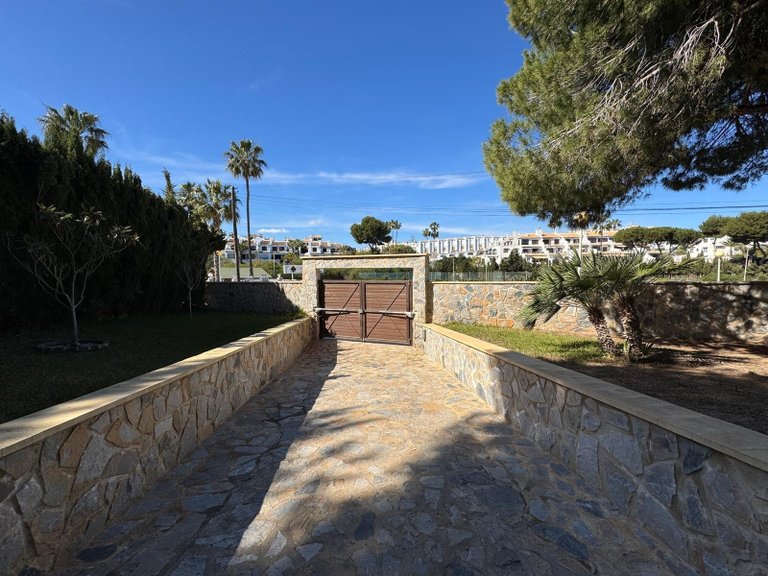 Villa for Sale in Cabo Roig, Alicante 6