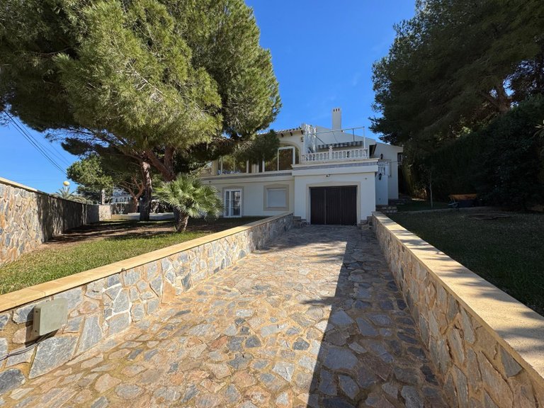 Villa for Sale in Cabo Roig, Alicante 7