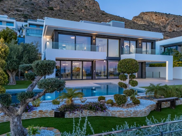 Villa for Sale in Finestrat, Alicante 1