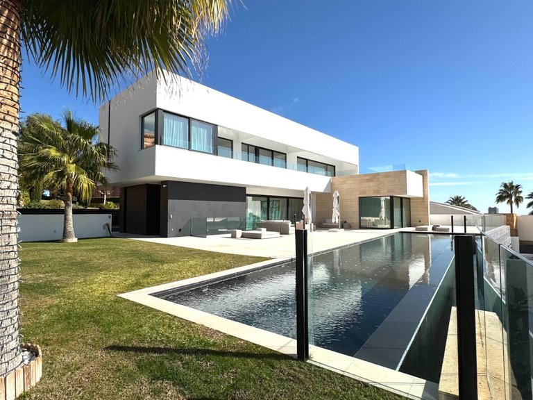 Villa for Sale in Finestrat, Alicante 4