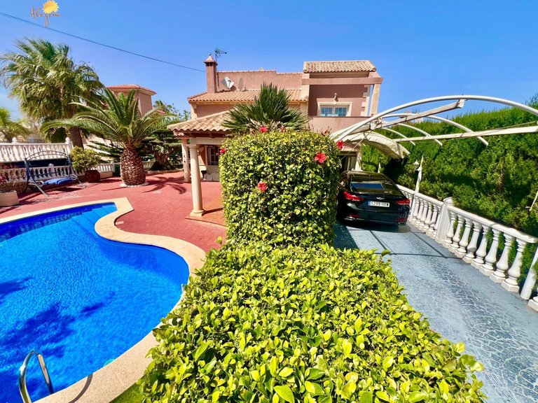 Villa for Sale in Torrevieja, Alicante 1