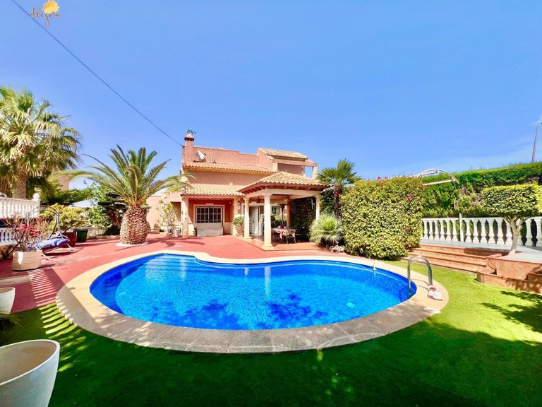Villa for Sale in Torrevieja, Alicante 2
