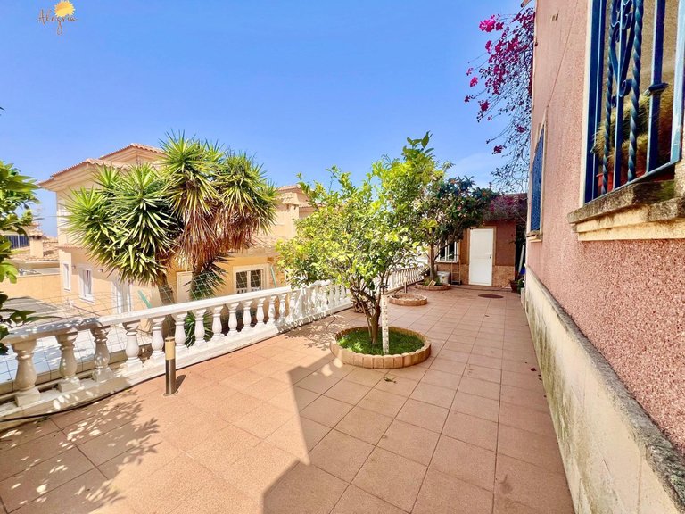 Villa for Sale in Costa Blanca Torrevieja, Alicante 21