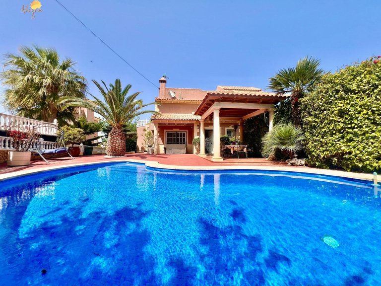 Villa for Sale in Torrevieja, Alicante 3