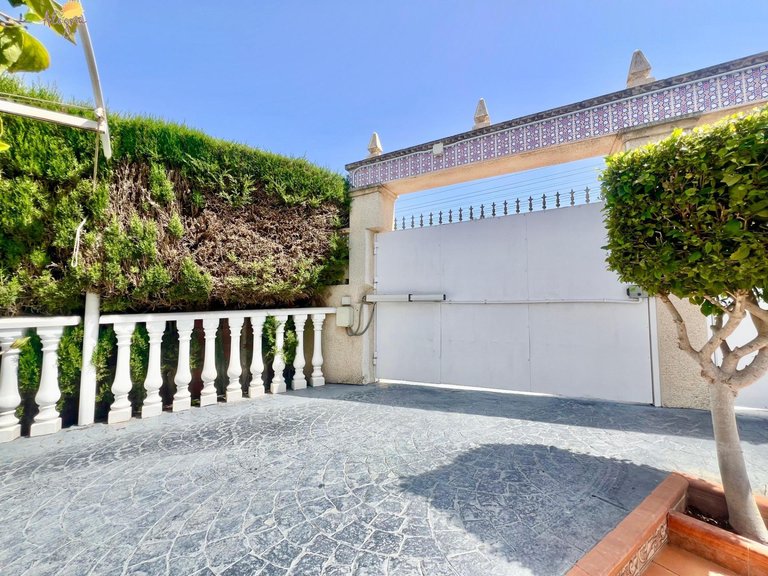 Villa for Sale in Torrevieja, Alicante 4