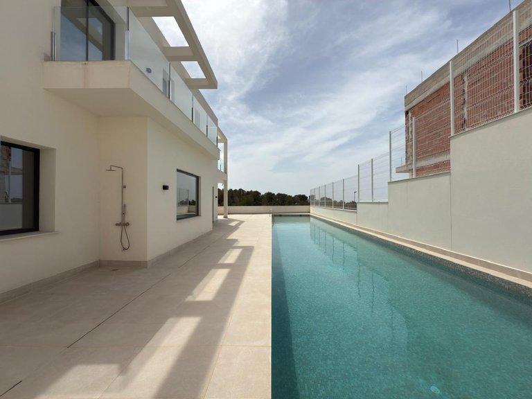 Villa for Sale in Finestrat, Alicante 2