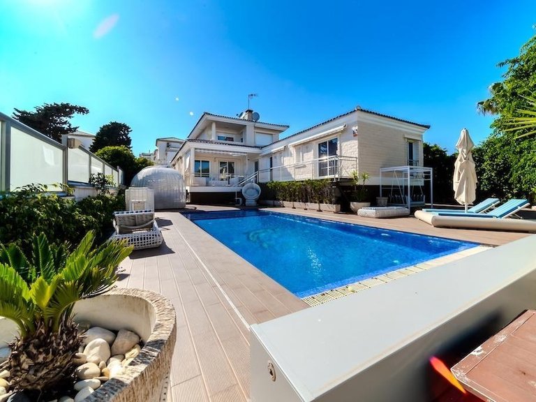 Villa for Sale in Torrevieja, Alicante 1