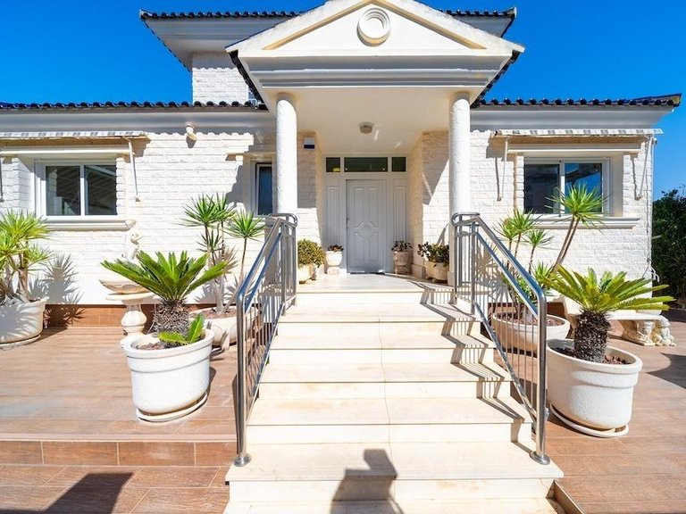 Villa for Sale in Torrevieja, Alicante 2