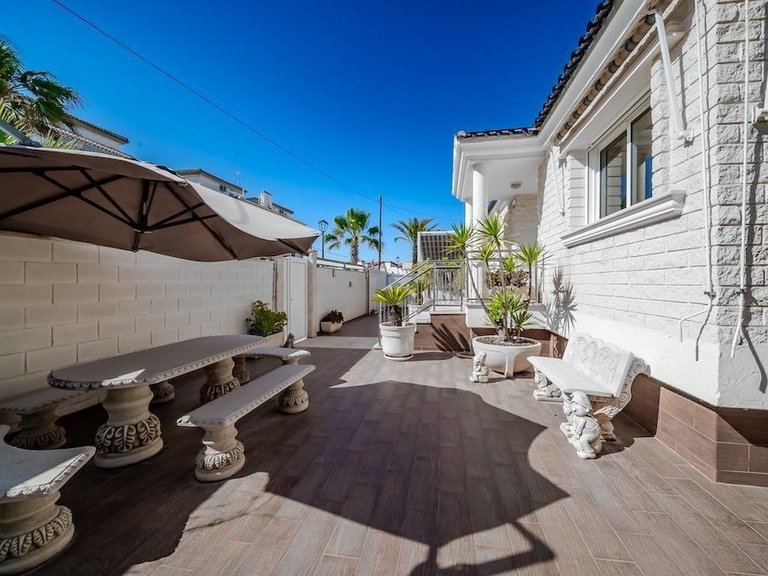 Villa for Sale in Costa Blanca Torrevieja, Alicante 39