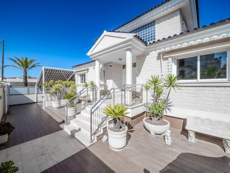Villa for Sale in Costa Blanca Torrevieja, Alicante 48