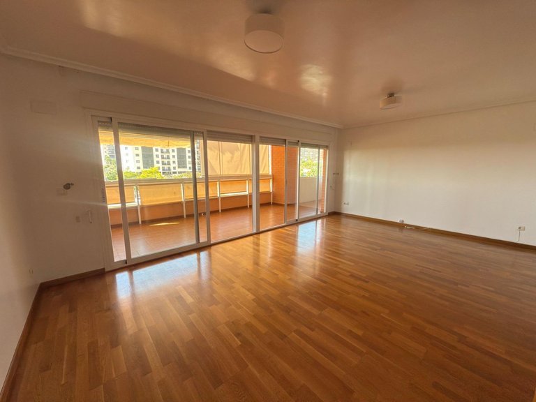 Apartment for Sale in Alicante, Alicante 11