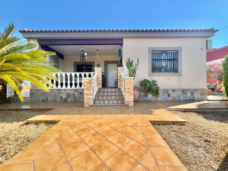 Villa for Sale in Torrevieja, Alicante 1