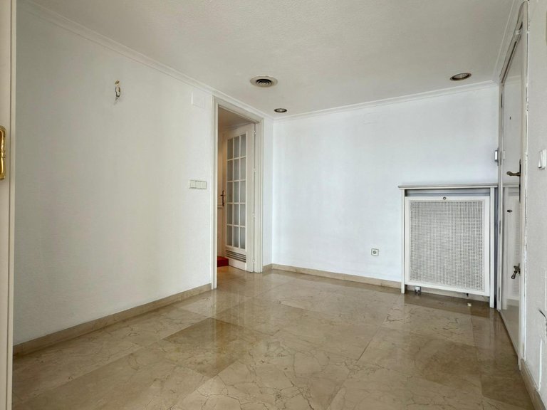Apartment for Sale in Alicante, Alicante 11