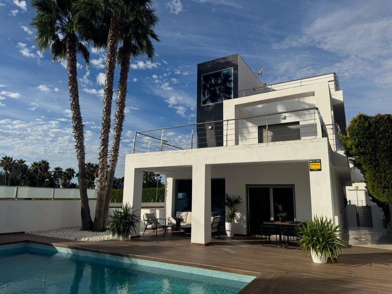 Villa for Sale in Alicante, Alicante 1