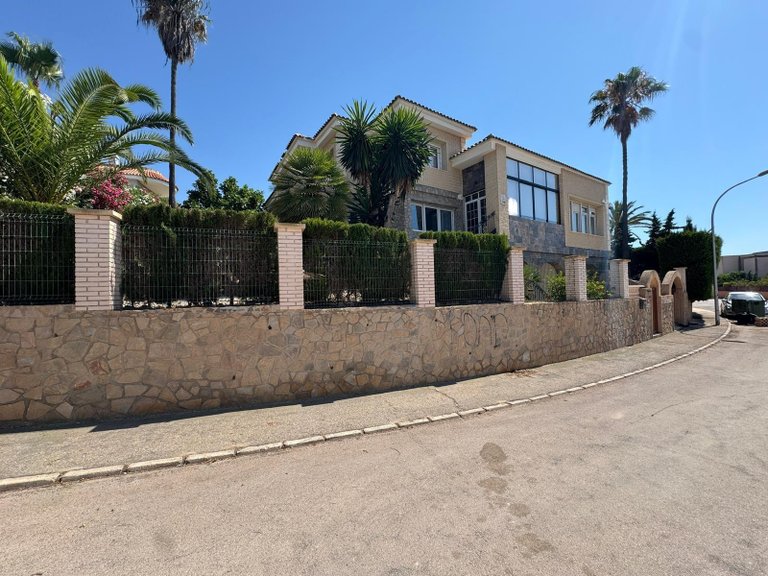 Villa for Sale in Orihuela Costa, Alicante 1