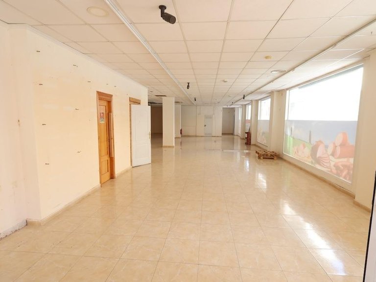 Commercial for Sale in Torrevieja, Alicante 3