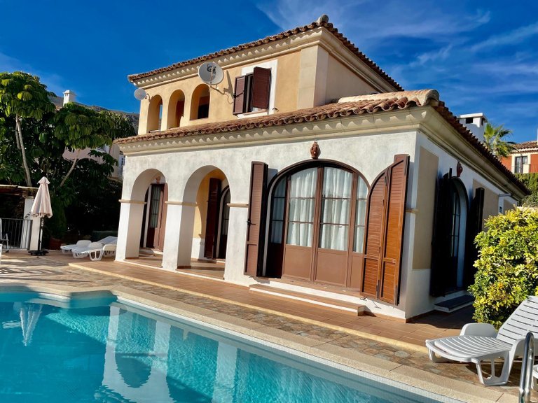 Villa for Sale in Finestrat, Alicante 1