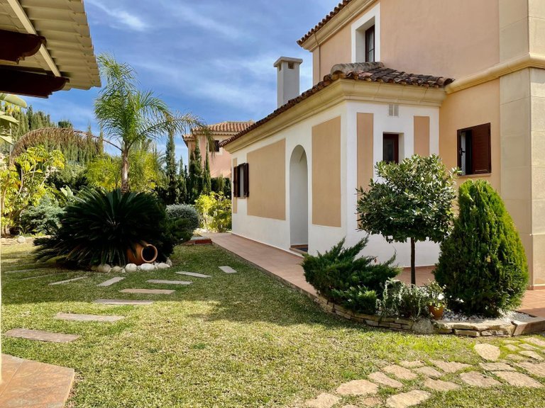 Villa for Sale in Finestrat, Alicante 4