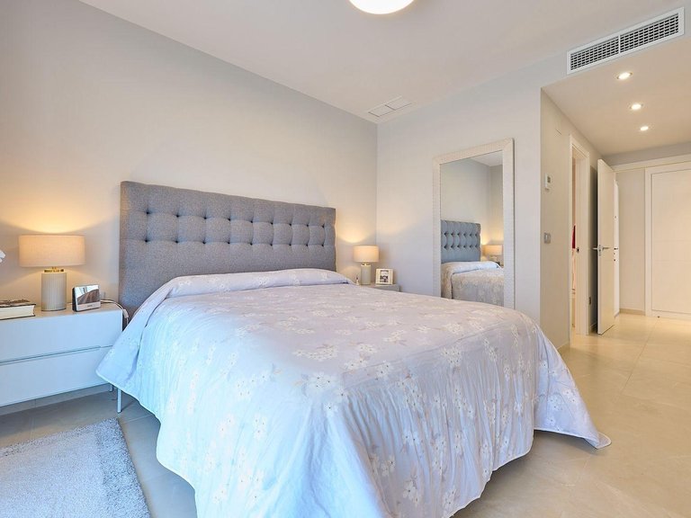 Apartment for Sale in Alicante, Alicante 11