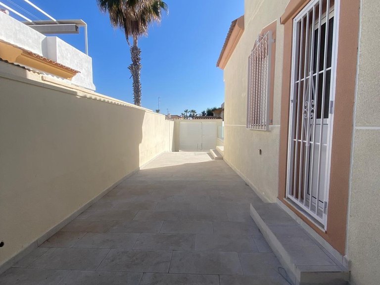 Villa for Sale in Torrevieja, Alicante 10