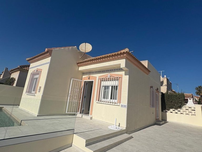 Villa for Sale in Torrevieja, Alicante 4