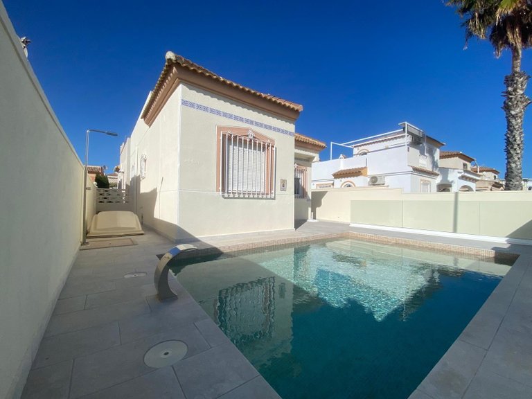 Villa for Sale in Torrevieja, Alicante 5