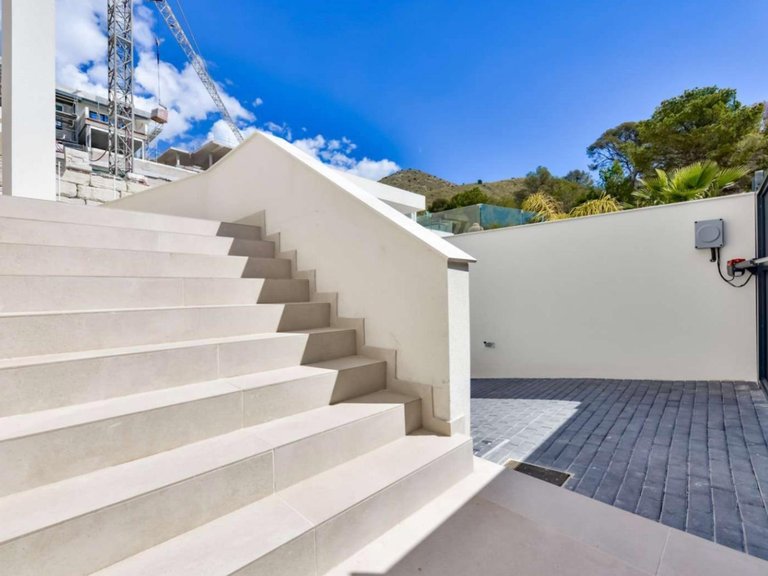 Villa for Sale in Finestrat, Alicante 11