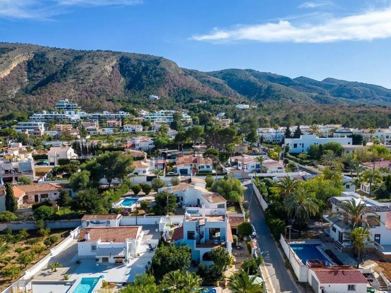 Villa for Sale in Alfaz Del Pi, Alicante 4