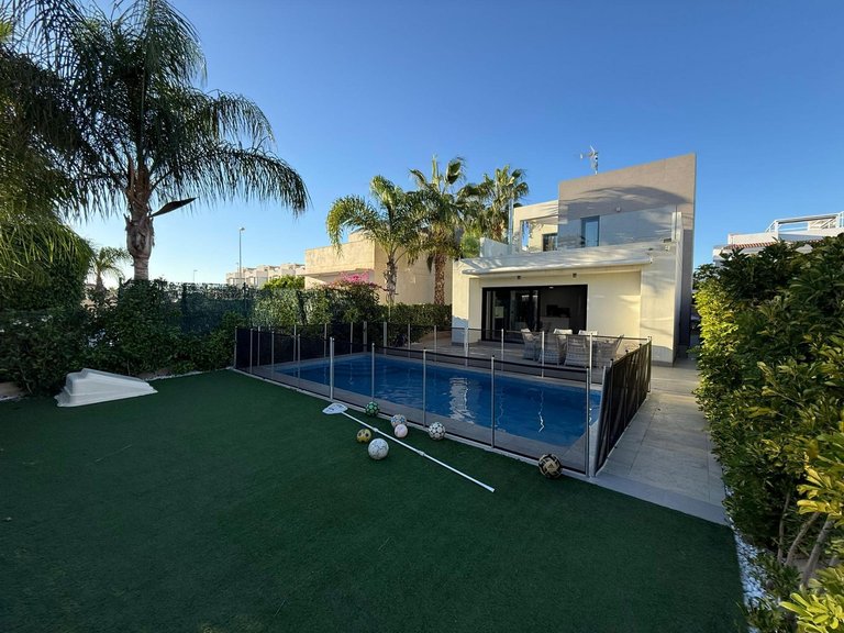 Villa for Sale in Ciudad Quesada, Alicante 1