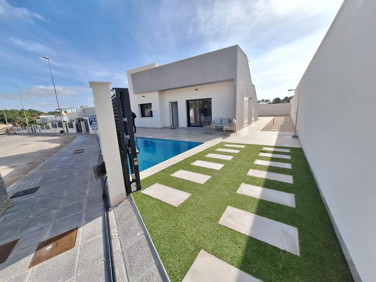 Villa for Sale in Pilar De La Horadada, Alicante 1