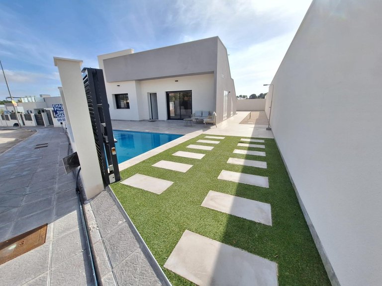 Villa for Sale in Pilar De La Horadada, Alicante 3