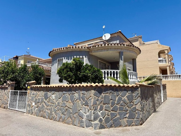 Villa for Sale in Orihuela Costa, Alicante 1