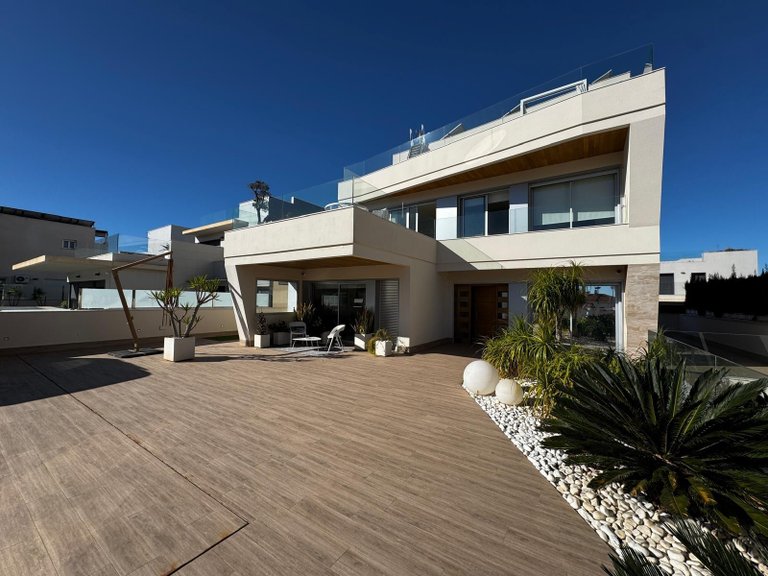 Villa for Sale in Orihuela Costa, Alicante 2