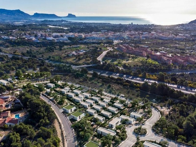 Villa for Sale in L'alfas Del Pi, Alicante 1