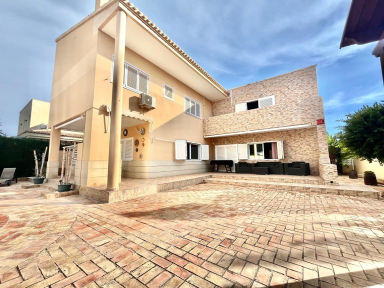 Villa for Sale in Torrevieja, Alicante 1