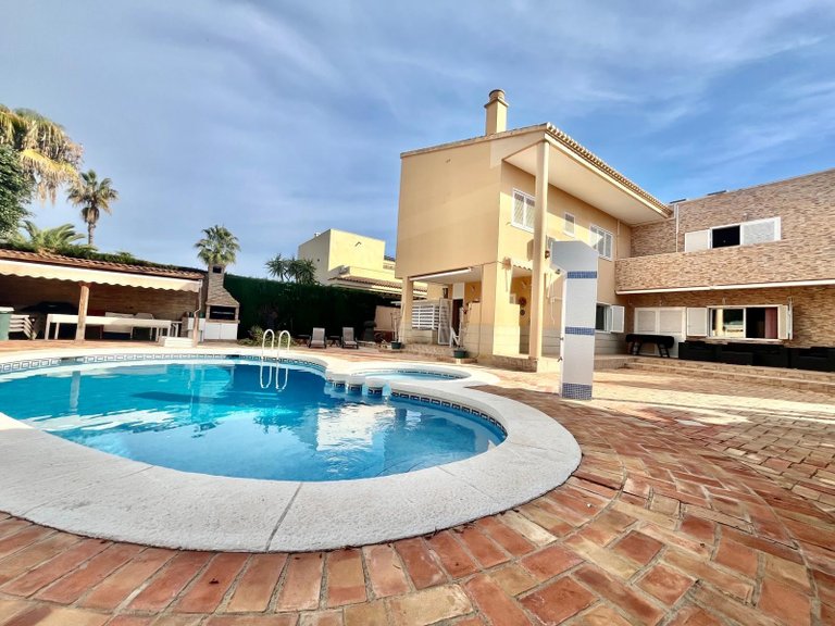 Villa for Sale in Torrevieja, Alicante 3