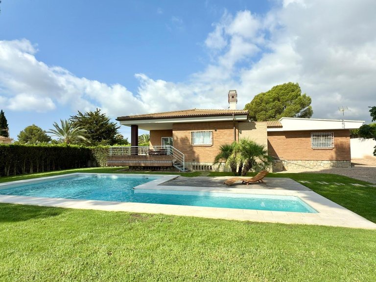Villa for Sale in La Nucía, Alicante 1