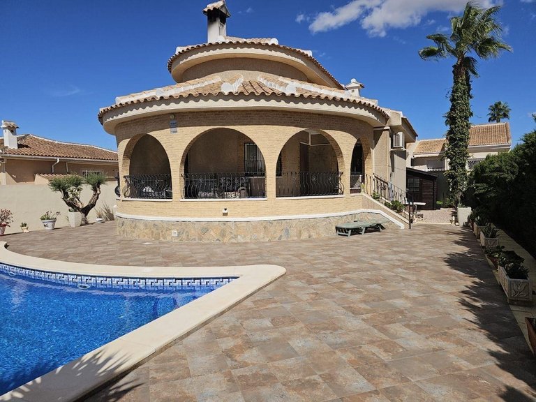 Villa for Sale in Benijofar, Alicante 1