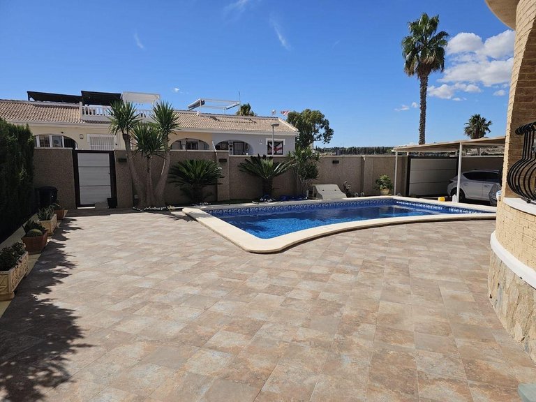 Villa for Sale in Benijofar, Alicante 3