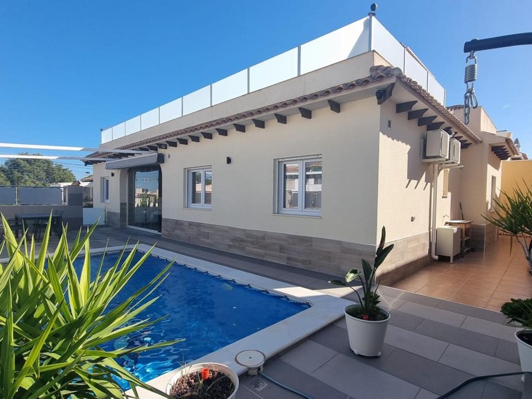 Villa for Sale in Torrevieja, Alicante 1