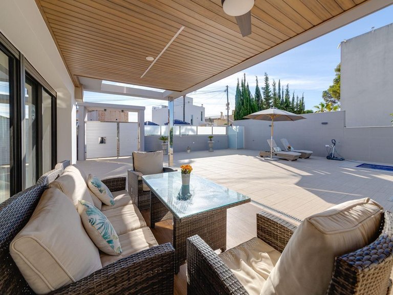 Villa for Sale in Torrevieja, Alicante 5