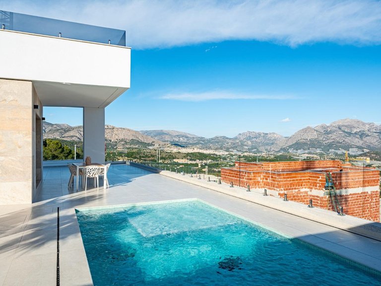Villa for Sale in Polop, Alicante 1