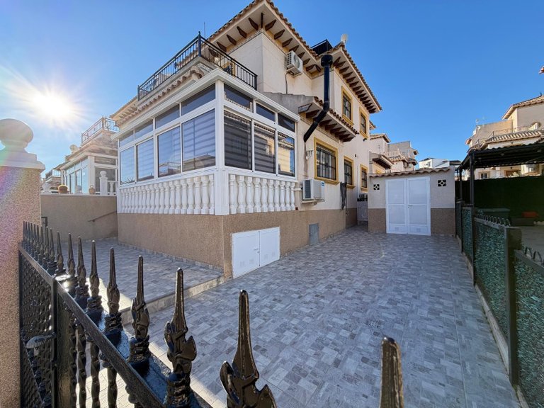 Town House for Sale in Orihuela Costa, Alicante 1