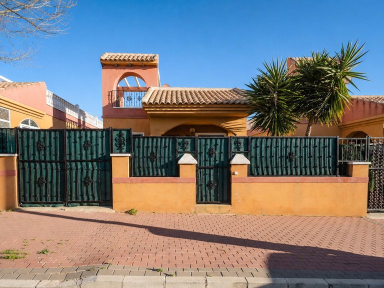 Villa for Sale in Torrevieja, Alicante 1