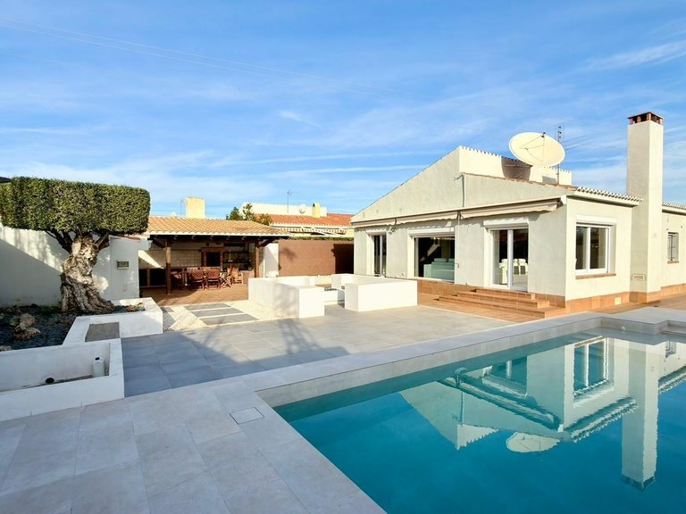 Villa for Sale in El Campello, Alicante 1