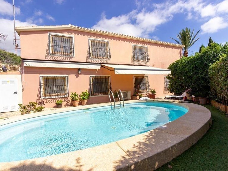Villa for Sale in Finestrat, Alicante 2