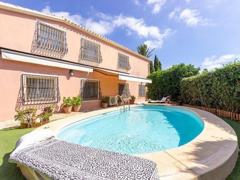 Villa for Sale in Finestrat, Alicante 3